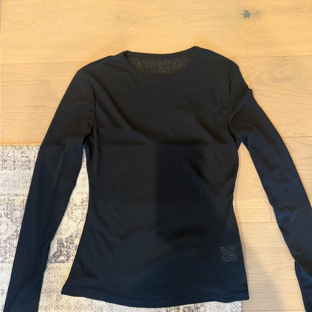 Amazon Black Long-Sleeve Crewneck Women's Tee